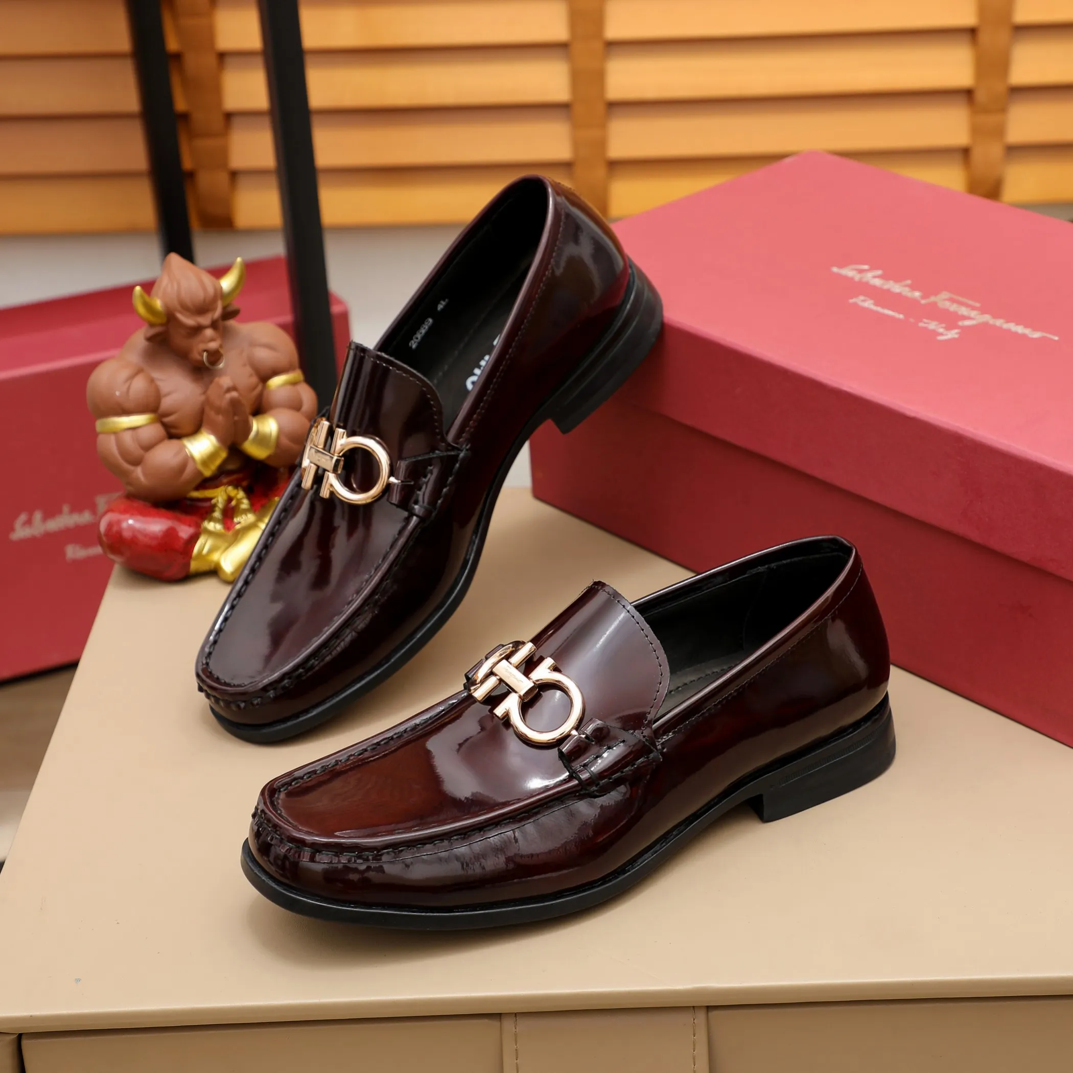 Men's shoes 💰540 🕷🕷🐂【Ferragamo】Ferragamo Popular fashionable casual shoes🇨🇳Official website counter 1:1 production, original mold opening💯Good quality visible, imported high-end first-layer open-edge beaded cowhide, water-dyed🐂leather lining🌿very clear texture, high-quality waterproof, non-slip and wear-resistant outsole🎋high quality and low price, truly handmade🍓black, burgundy, 2 colors optional! Code number 38-45……